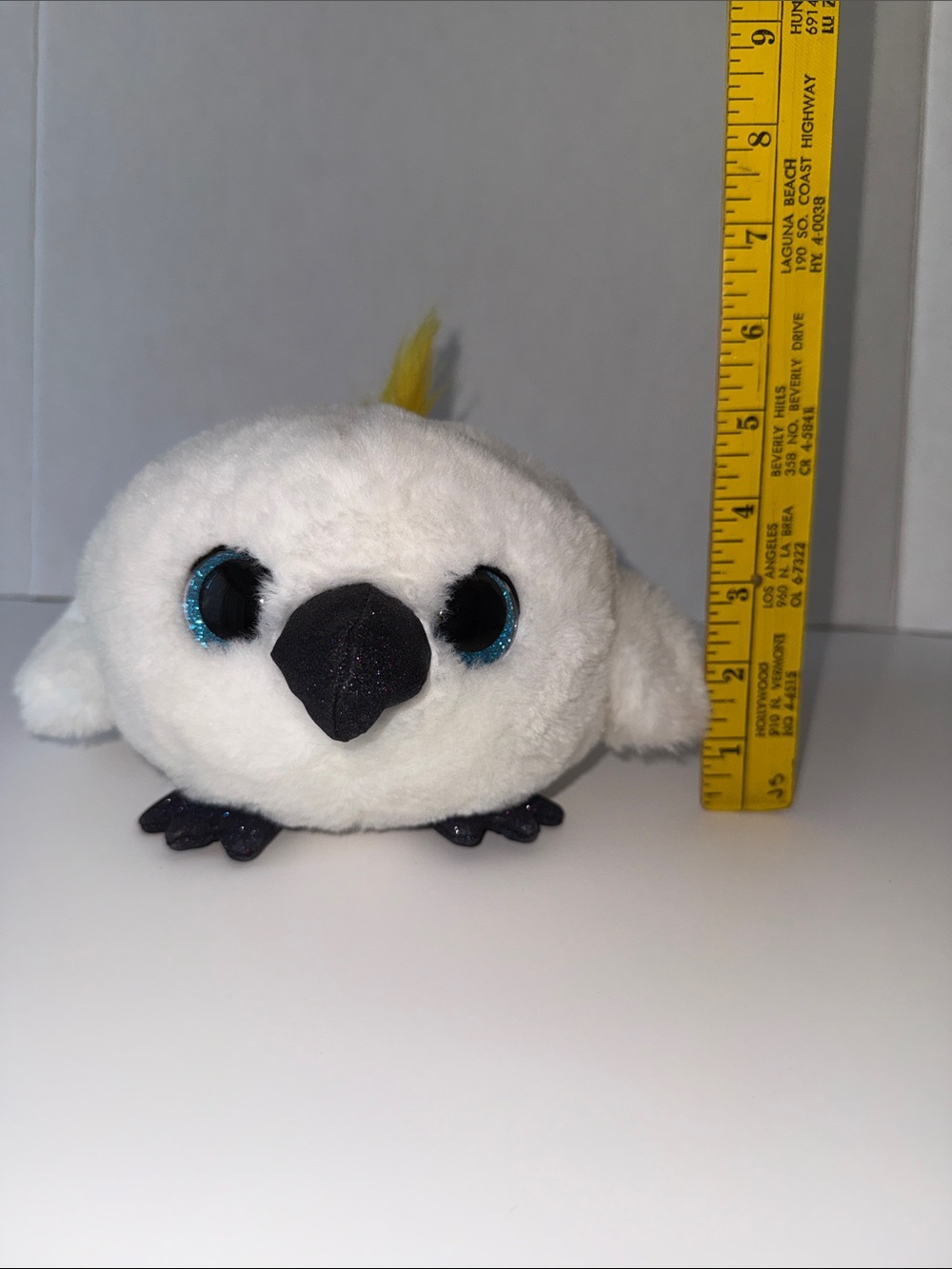 Zuru Pets Alive White Cackatoo Plush Bird Toy with Blue Eyes and Yellow Crest - Picture 8 of 9